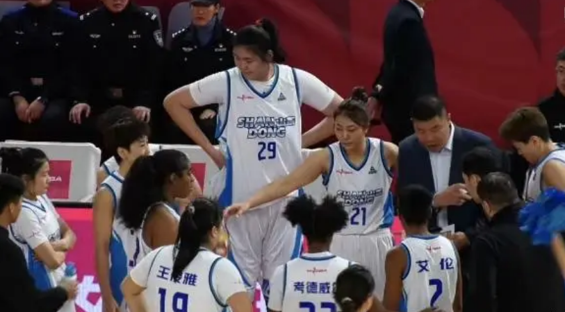 v体育app下载-超级大冷！广东女篮遭山东终结开局14连胜 张子宇复出10+2+3帽