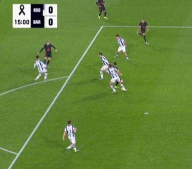 1731288332225053810.jpg v体育网页版-弗利克:我们犯了严重的错误 莱万那球明显有效