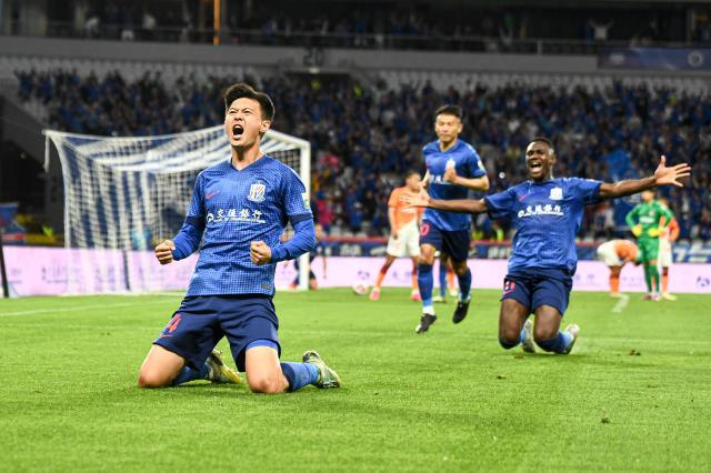 1715782854638031200.jpg v体育app-申花真硬!终场进2球 蒋圣龙创纪录马莱莱复出破门