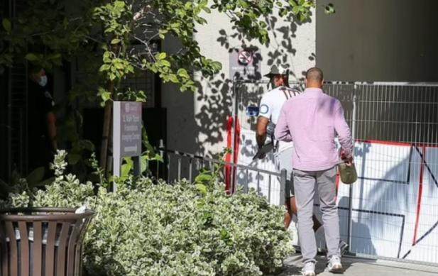 1690358354430054109.png v体育app下载-神态匆忙!詹皇第一时间探望儿子 余嘉豪献祈祷