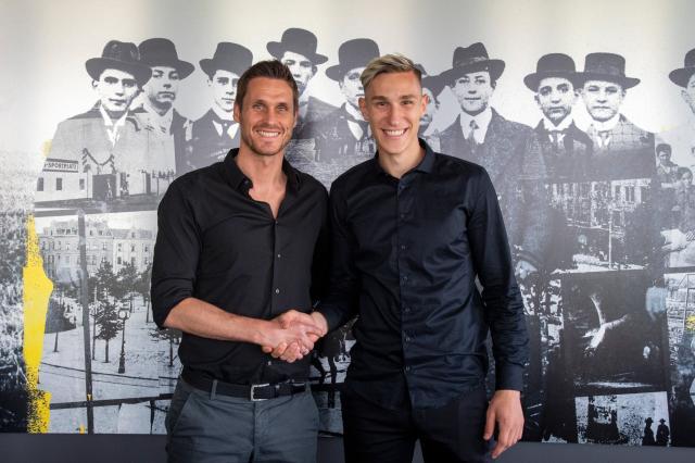 v体育-聚勒之后是施洛特贝克，反攻拜仁从重组后防开始！