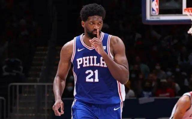 v体育app下载-怀念前任嫌弃现任 恩比德抱怨之前应先做好自己