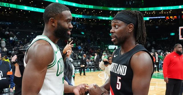 v体育app下载-布朗:无论霍勒迪和罗威在哪里效力 他们都是我的家人