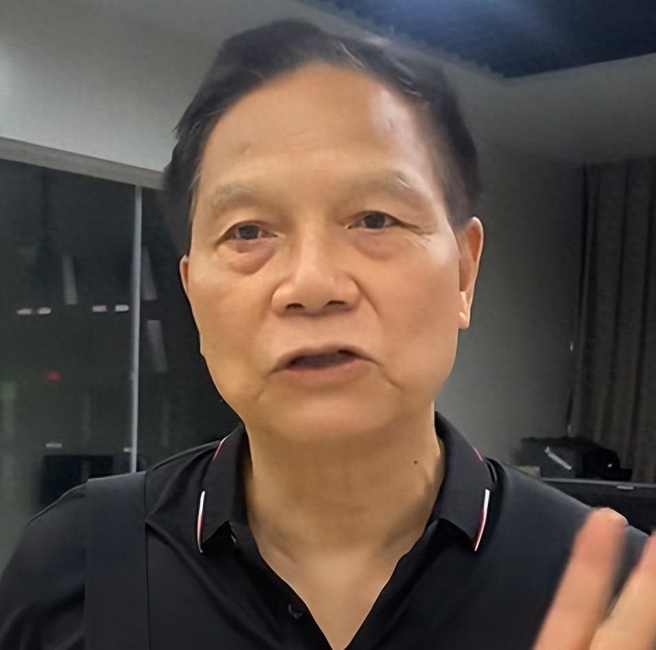 广东足球名宿，和容志行是好搭档，曾任职广东台，如今定居加拿大