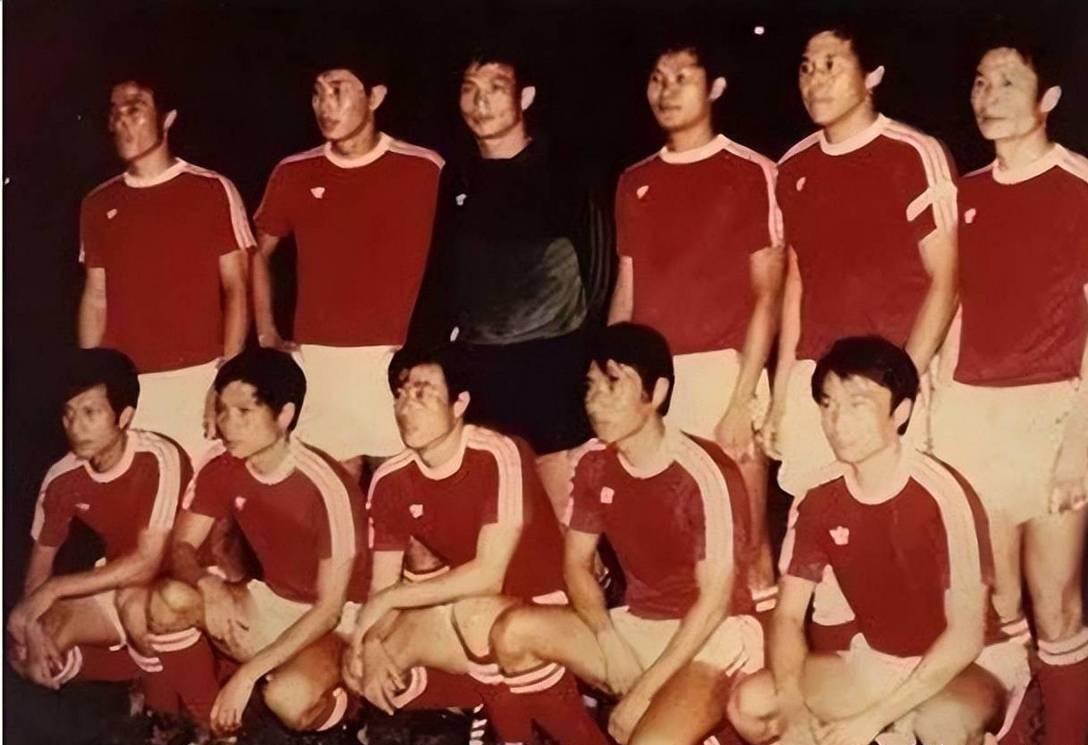 广东足球名宿，和容志行是好搭档，曾任职广东台，如今定居加拿大