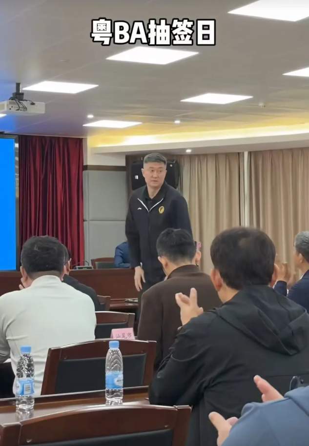 v体育网页版-不再执教广东男篮?杜锋发声,正式任命,新职务曝光,朱芳雨祝福