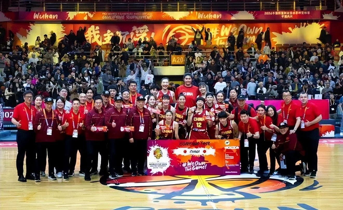 v体育app-中国女篮战胜捷克女篮!听听各界媒体专家怎么说,苏群一针见血