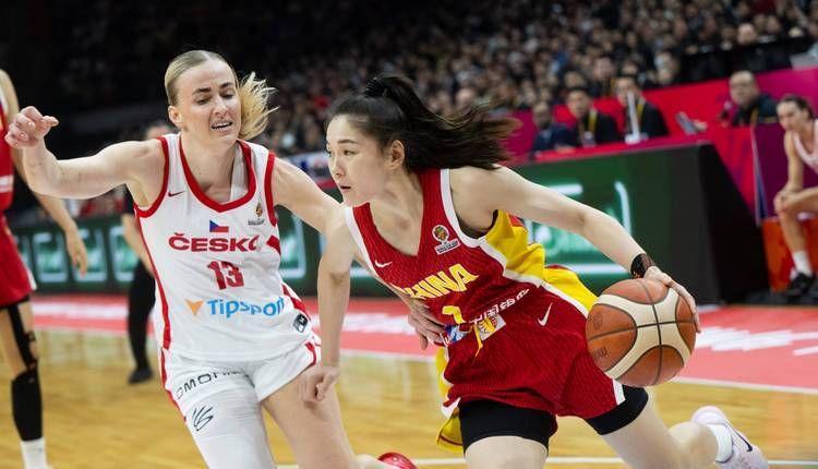 v体育app-中国女篮战胜捷克女篮!听听各界媒体专家怎么说,苏群一针见血