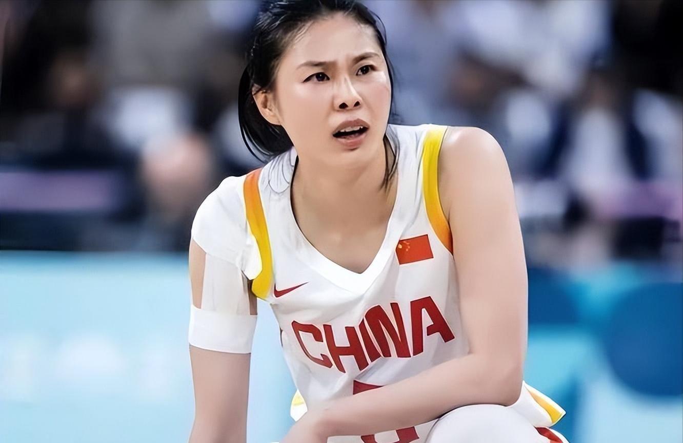 v体育app-中国女篮战胜捷克女篮!听听各界媒体专家怎么说,苏群一针见血